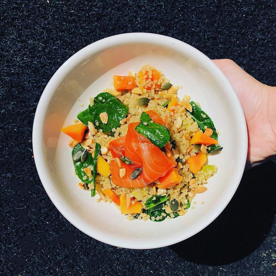 Salada de Quinoa com Salmão Curado