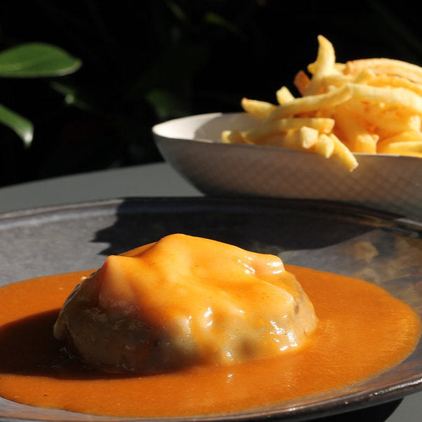 Bife Burger 150 em Molho Francesinha