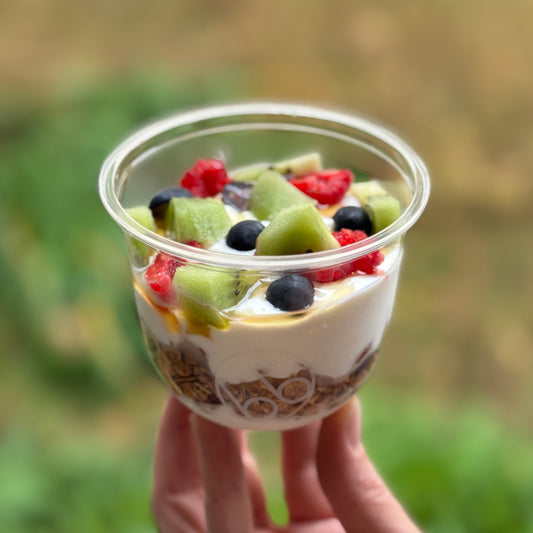 Verrine Granola, Iogurte Grego e Fruta